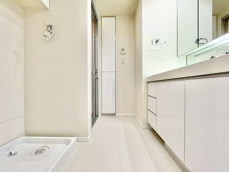 その他 十分な広さの脱衣所。