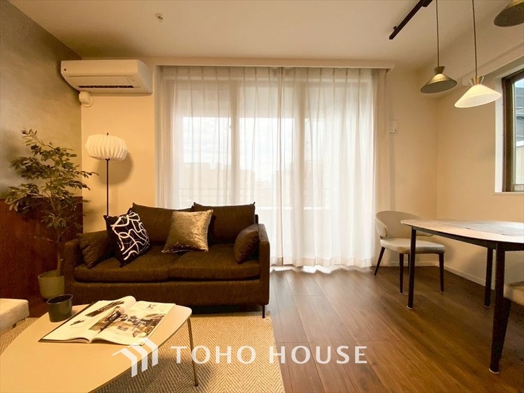 内装 【LIVING】◆眩い◆光が燦々と入り、家族の笑顔を照らす。「いつまでも続いて」と願う夢のような毎日がここにある。