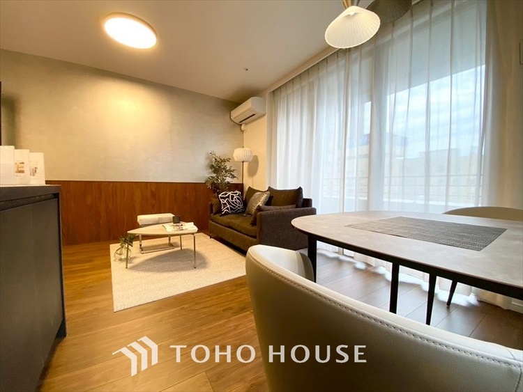 内装 【LIVING】◆陽光◆が差し込む。この開放的なLDKに家族の笑顔が集う。家族が一緒に過ごす空間は明るく、そして居心地よく。