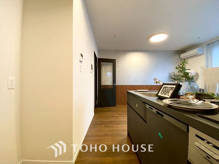 キッチン 【KITCHEN】◆ワクワク◆開放的で機能性も高いシステムキッチン。お子様は毎日のご飯にワクワク！