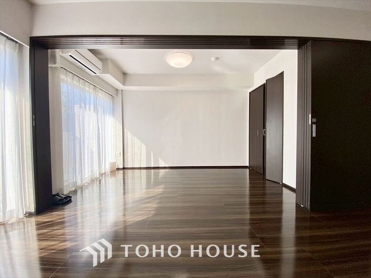 内装 【LIVING】◆扉を◆開くとこの景色。家族の”おかえり”の声が聞こえてきそう。