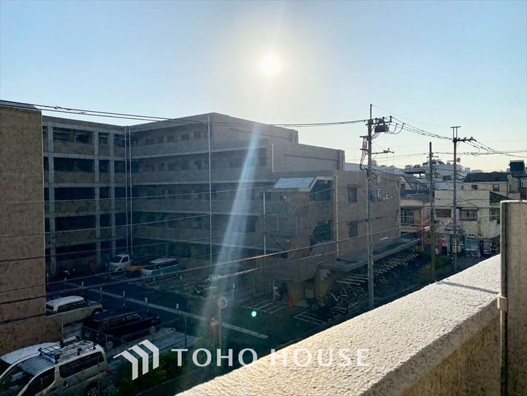 その他 【BALCONY】◆BLUE SKY◆自然の心地よさに包まれる。大開口の外に広がるのは爽やかな青空。