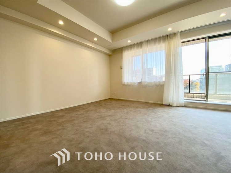 内装 【LIVING】◆陽光◆が差し込む。この開放的なLDKに家族の笑顔が集う。家族が一緒に過ごす空間は明るく、そして居心地よく。