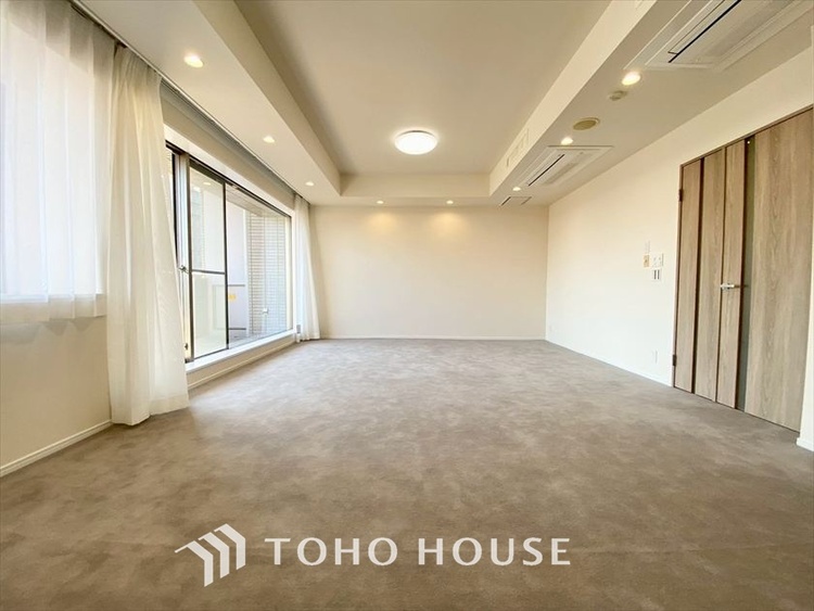 内装 【LIVING】◆扉を◆開くとこの景色。家族の”おかえり”の声が聞こえてきそう。