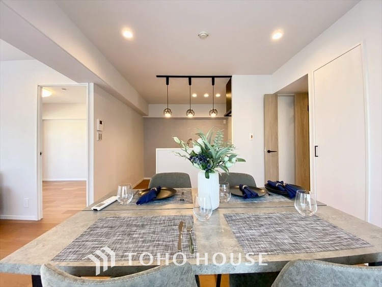 内装 【LIVING】◆眩い◆光が燦々と入り、家族の笑顔を照らす。「いつまでも続いて」と願う夢のような毎日がここにある。