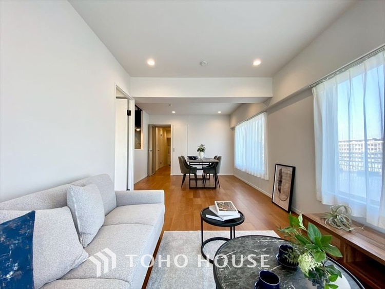 内装 【LIVING】◆陽光◆が差し込む。この開放的なLDKに家族の笑顔が集う。家族が一緒に過ごす空間は明るく、そして居心地よく。