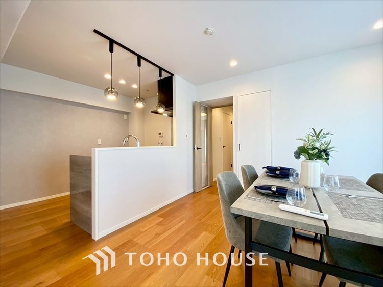 内装 【LIVING】◆住む喜び、楽しさ、感動◆を君と共有したい。いつまでもずっと家族を見渡せるこの広い空間で。