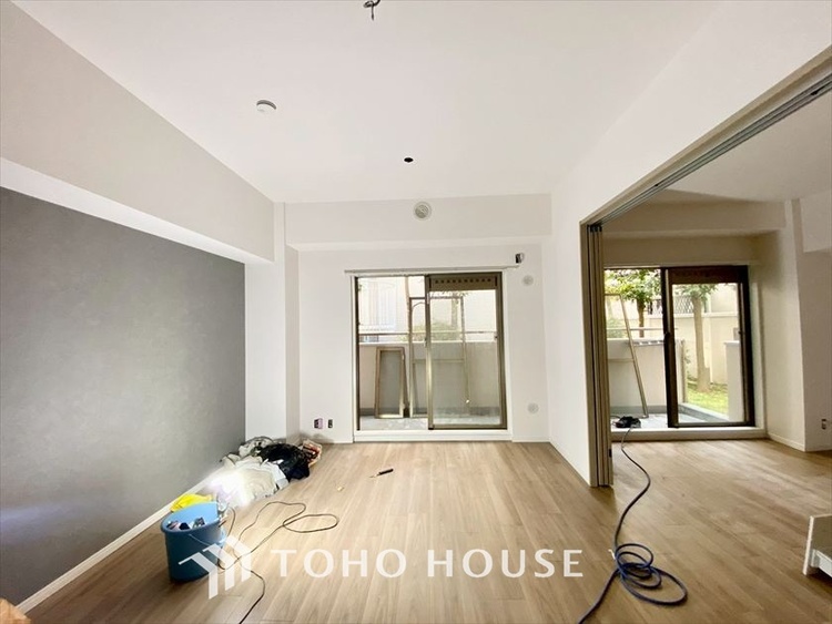 内装 【LIVING】◆眩い◆光が燦々と入り、家族の笑顔を照らす。「いつまでも続いて」と願う夢のような毎日がここにある。