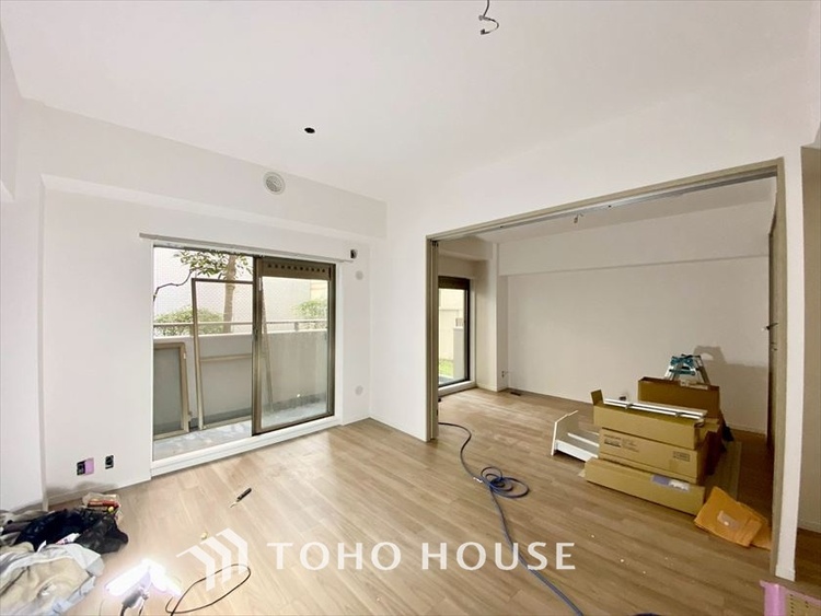 内装 【LIVING】◆扉を◆開くとこの景色。家族の”おかえり”の声が聞こえてきそう。