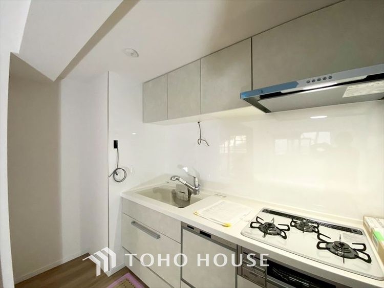 キッチン 【KITCHEN】◆ワクワク◆開放的で機能性も高いシステムキッチン。お子様は毎日のご飯にワクワク！