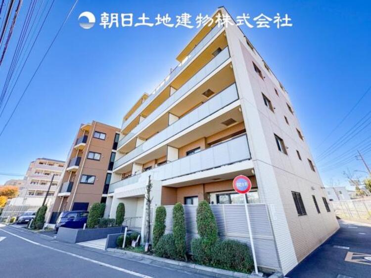 外観 表現された空間はたくさんの光を浴び、風を感じ、暮らしの時間を豊かにしてくれます。