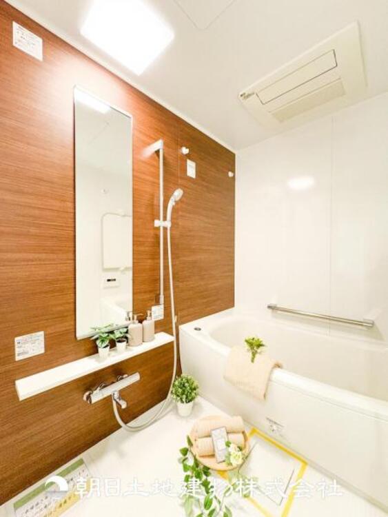 風呂 1日の疲れを癒すバスタイム。心地よいリラックスを叶える独立した美しい空間です。