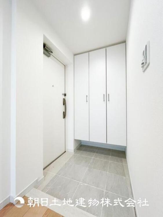 その他 【玄関】大切な家族、お客様をお迎えする玄関は住宅の入口。仕事が終わって疲れた日でも、あなたを受け入れてくれます。