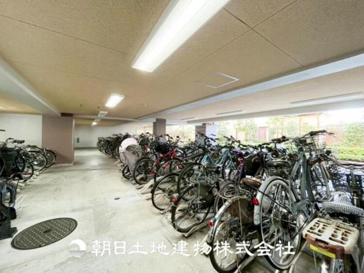 その他 ゆったりとした駐車スペースを確保いたしましたので、大きめのお車でも駐車可能です。