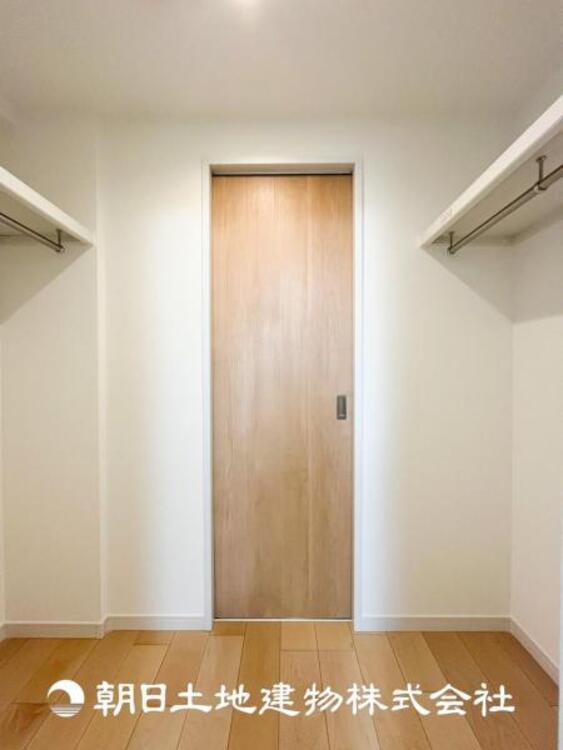 収納 【WIC】収納に便利なウォークインクローゼットがあり、衣類をまとめてしまえるので管理がしやすいです。