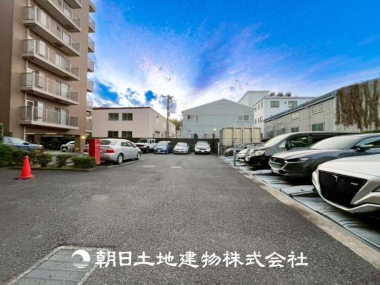駐車場 【駐車場】 敷地内駐車スペース。日々の暮らしにも大切なスペースです。