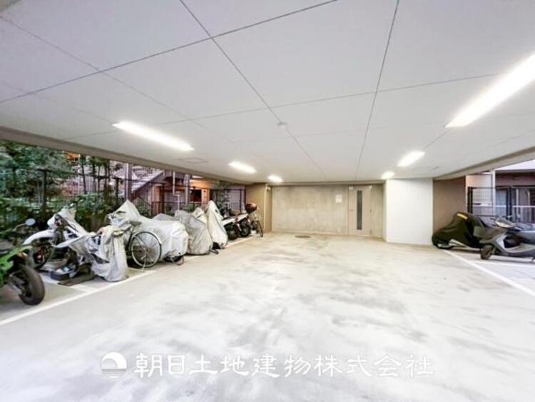 その他 【バイク置き場】敷地内にあり、雨の日でも安心して駐車できます。