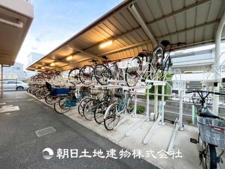 その他 【駐輪場】屋根付きで雨に日でも安心して駐輪できます。