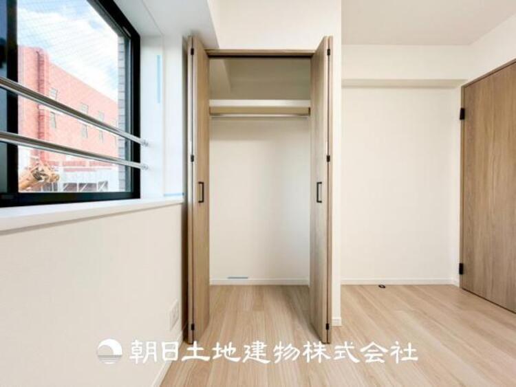収納 【収納】収納に便利なクローゼットがあり、衣類をまとめてしまえるので管理がしやすいです。