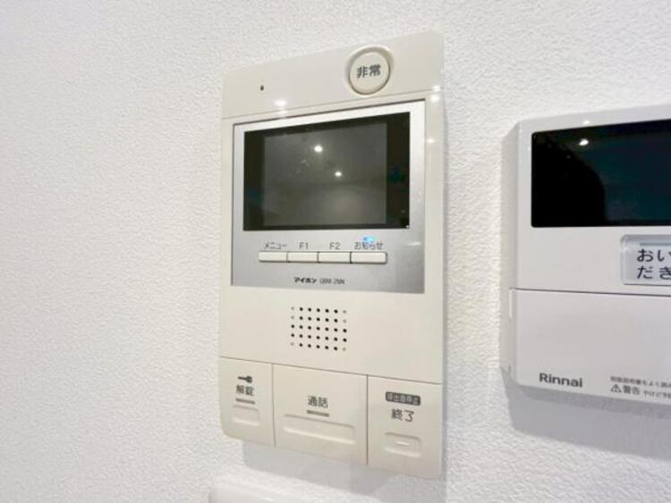 設備 【設備】お客様のお顔が確認出来るので、セキュリティ対策にも最適のモニター付きインターホン。