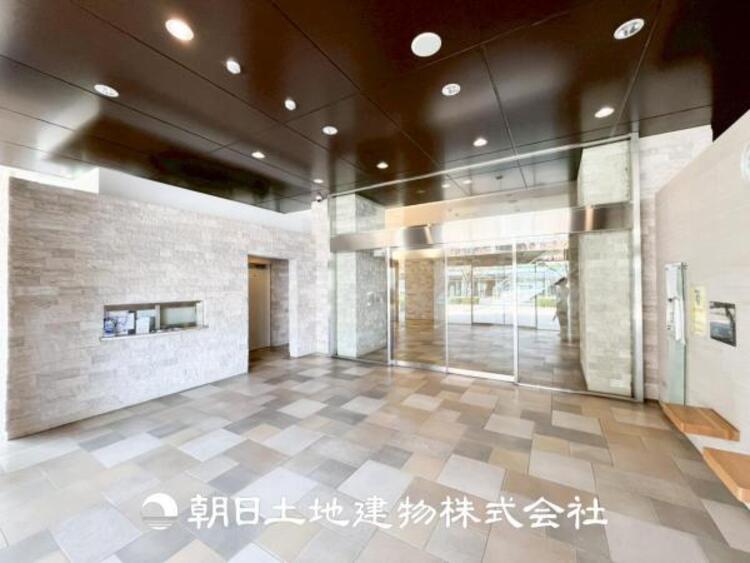 エントランス 【オートロック】マンション敷地内はオートロック付きで安心のセキュリティ。