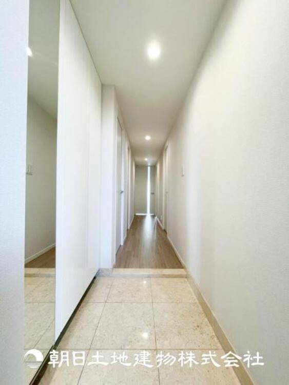 その他 【玄関】大切な家族、お客様をお迎えする玄関は住宅の入口。仕事が終わって疲れた日でも、あなたを受け入れてくれます。