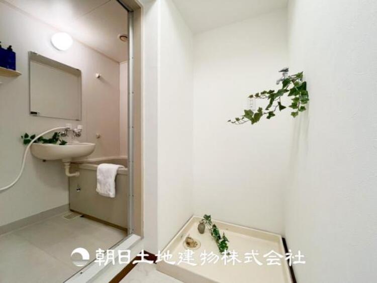 洗面 【洗面化粧台】慌ただしい1日が始まり、充実した1日の終わりを締めくくる洗面所。快適に過ごせることはもちろん、収納や機能性を兼ね備えた洗面化粧台です。