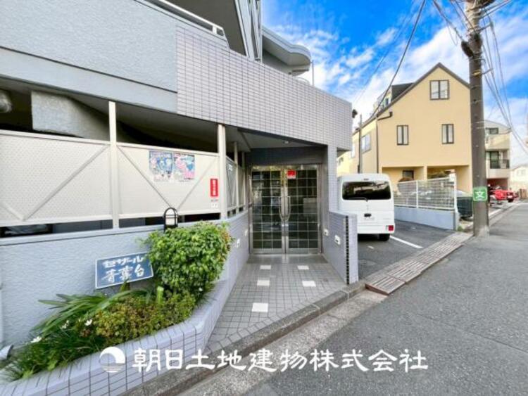 エントランス 【エントランス】明るく開放的なエントランス。日々の行き帰りを彩ります。