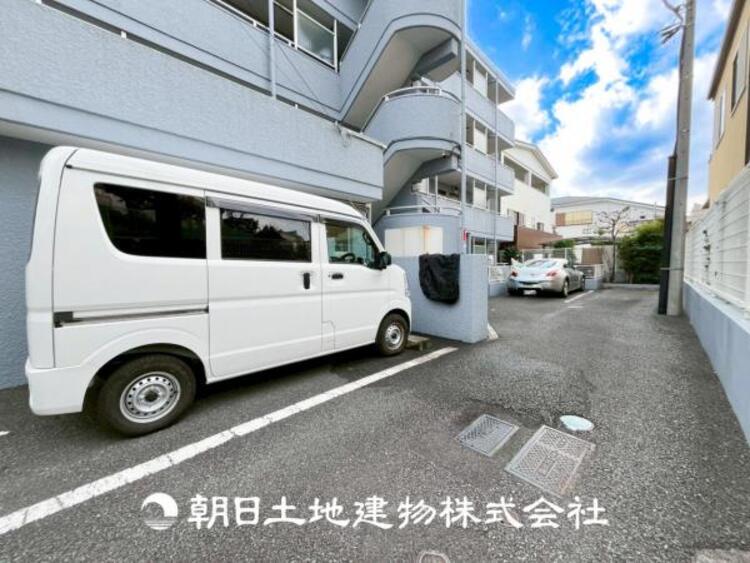 駐車場 【駐車場】敷地内駐車場。日々の暮らしをスムーズにするため大事なスペースです。
