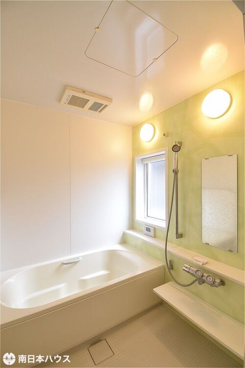 風呂 【浴室】浴室は1.5帖とゆったりとしたサイズ！入浴時間を浴室暖房乾燥機もあります♪