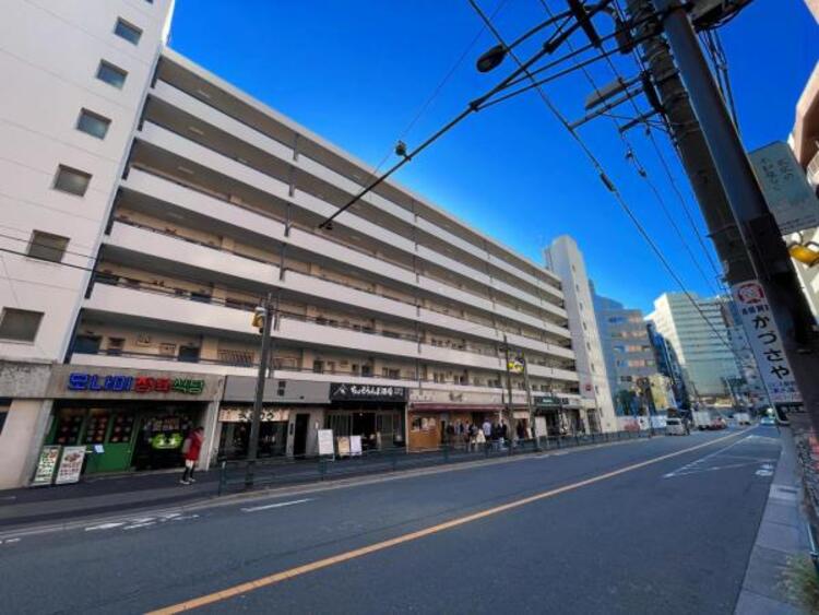 外観 住むほどに深まる愛着、使い込むほどに馴染む風合いを大切にしていただけるデザインに。周辺の利便性や豊かな住環境など立地面でも魅力が多く、今も、これからもずっとここで生活したい。そう思える住宅です。