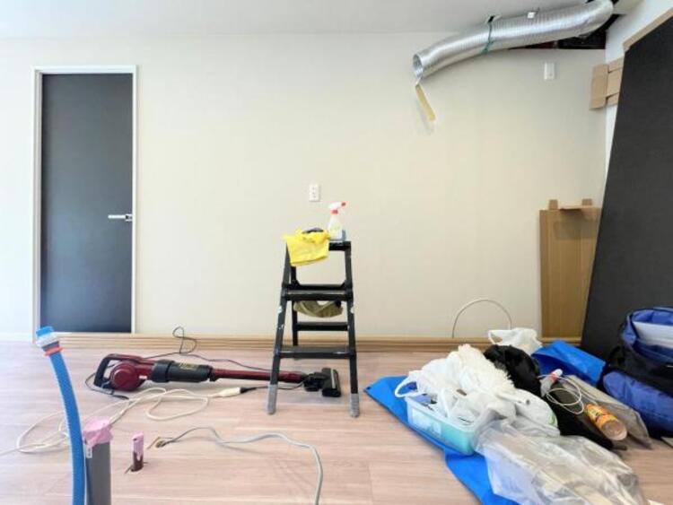 キッチン 新しいキッチンは気分も上がり、家事も楽しくできそう。お手伝いをしてくれるお子様と並んで立てるキッチンは、ご家族のコミュニケーションを育む場として活躍します。収納力が高い事も大事なポイントです。