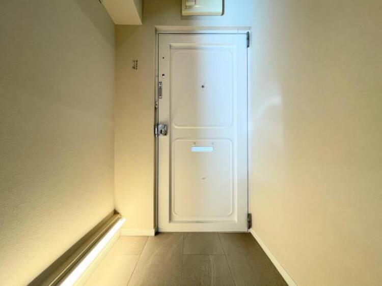 その他 お客様を迎える玄関は落ち着いた雰囲気。帰る度に洗練されたテイストの空間に迎えられ誇りと喜びを感じる玄関まわりです。そんな安らぎに満ちた生活空間を予感させる生活イメージが湧き出てきそうな物件です。