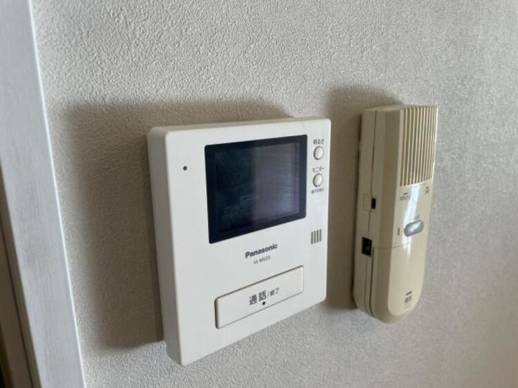 その他 モニター付インターホンが標準仕様です。不安になりがちな防犯面。目で確認できるからあんしんです。