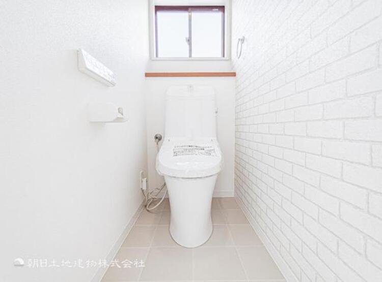 トイレ ウォシュレット、保温機能付き便座など充実の設備です　お掃除がしやすくストレスフリー！！