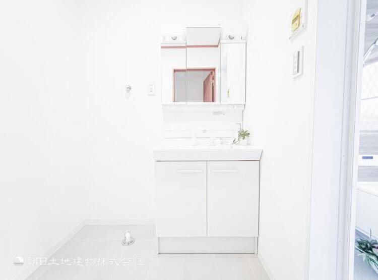 洗面 使用頻度の高い場所だからこそ便利な空間に。多人数での使用も考えた便利な空間です