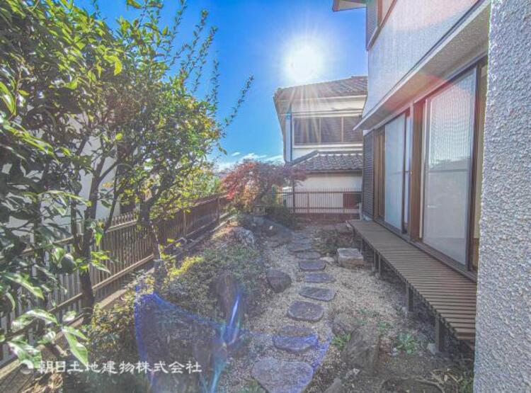 その他 季節の飾り物など、より「おうち時間」を楽しめる空間。　家庭菜園などのお庭の手入れも楽しいです