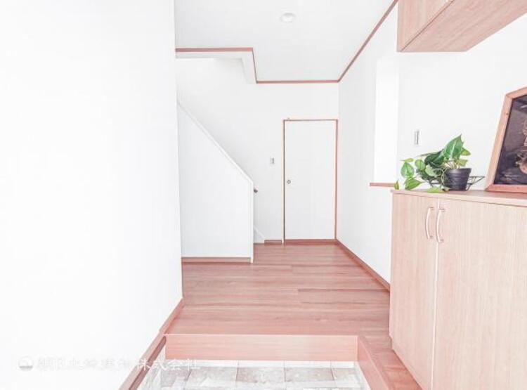 その他 明るく広い玄関には収納力に優れたシューズボックス。　靴をスッキリと整頓することができます。