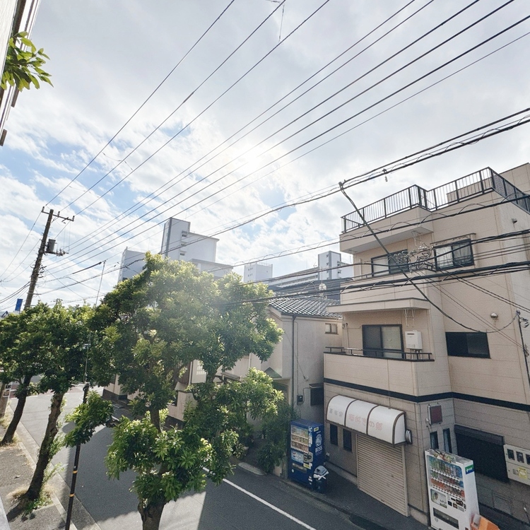 バルコニー 窓を開けると広がる青空。心をリフレッシュして日々を過ごしていきましょう。