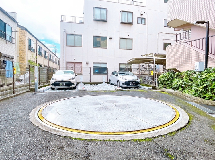 駐車場 本物件の駐車スペースです。車種制限のある場合もございますので、お気軽にお問い合わせくださいませ。