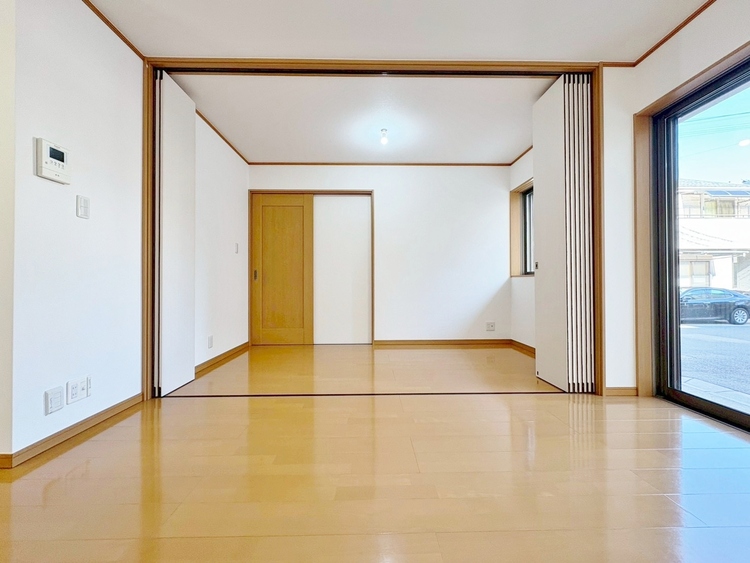 居間 居心地の良い空気感は、暮らしのステージを彩り、心からのやすらぎと満足感を与えてくれます。