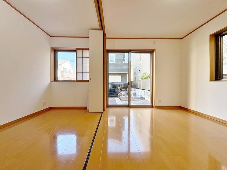 居間 飾り過ぎないシンプルな内装と偏り過ぎないデザインで統一しました。