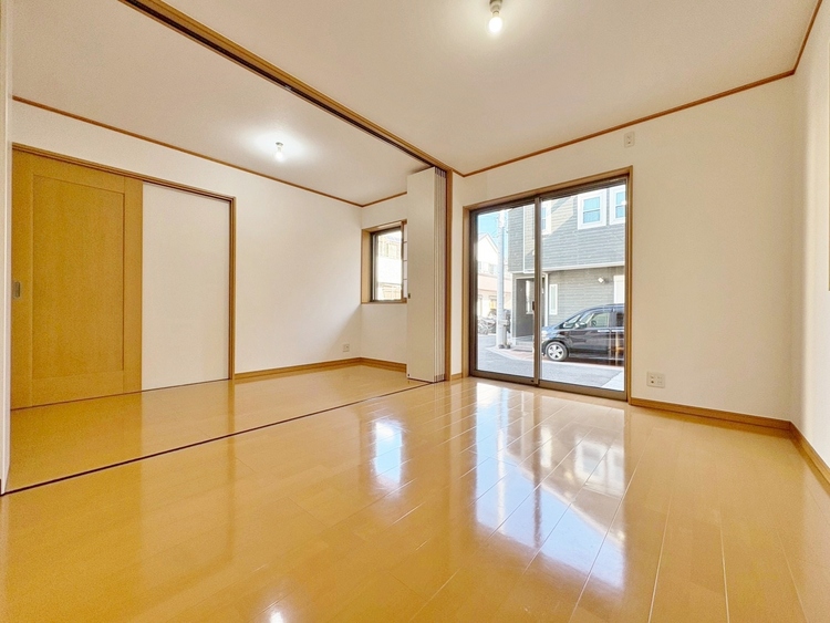 居間 快適に過ごす毎日を求めて、暮らしの中でご自身の「マイホーム」に創り上げてください。