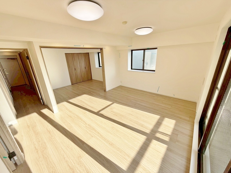 居間 飾り過ぎないシンプルな内装と偏り過ぎないデザインで統一しました。