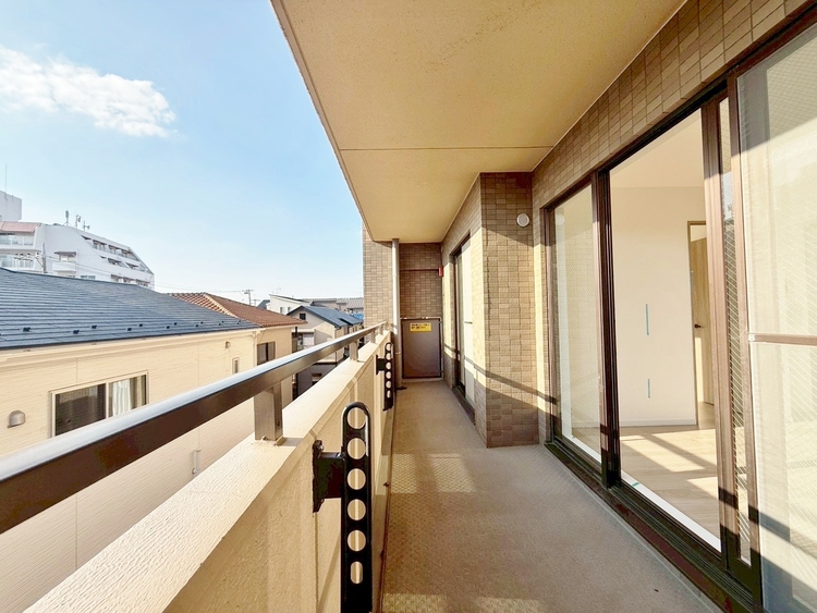 バルコニー 暮らしの中で、光と風を演出してくれるバルコニー。