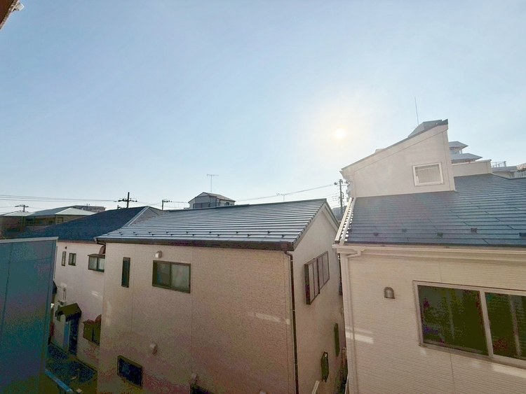 バルコニー 窓を開けると広がる青空。心をリフレッシュして日々を過ごしていきましょう。