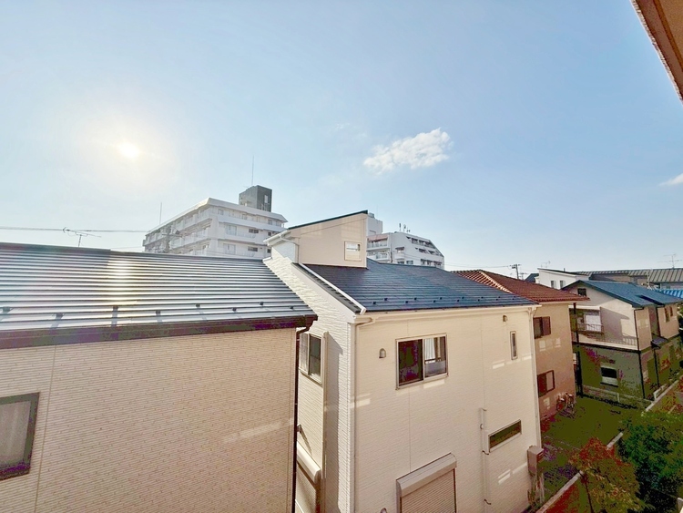 バルコニー 頬をなでる、優しい風を感じることが出来ます。