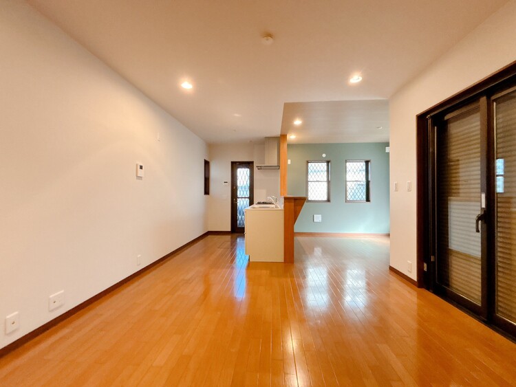 居間 快適に過ごす毎日を求めて、暮らしの中でご自身の「マイホーム」に創り上げてください。