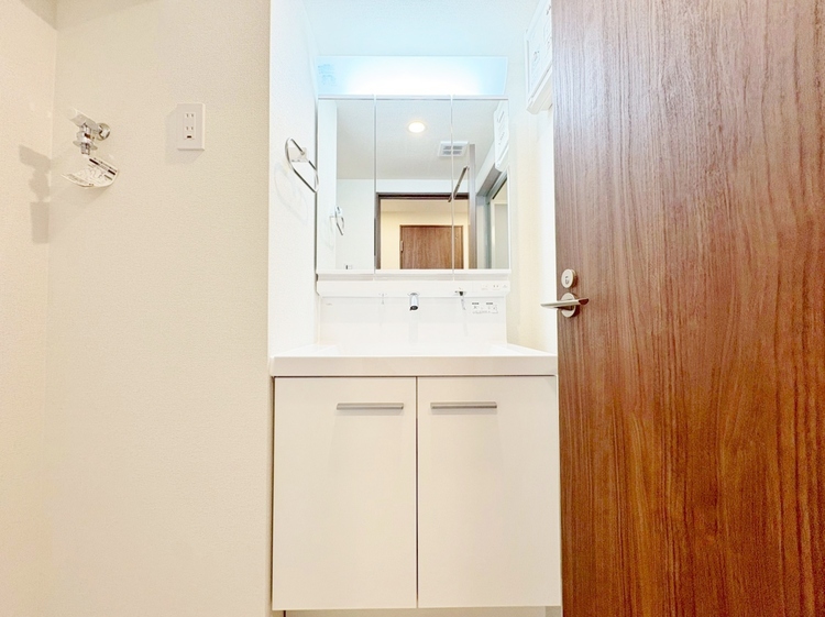 洗面 何かと物が増える場所だからこそ、スッキリと見映えの良い空間に。