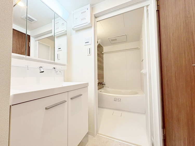 洗面 清潔感と心地よさを重視した、上質感漂うパウダールーム。